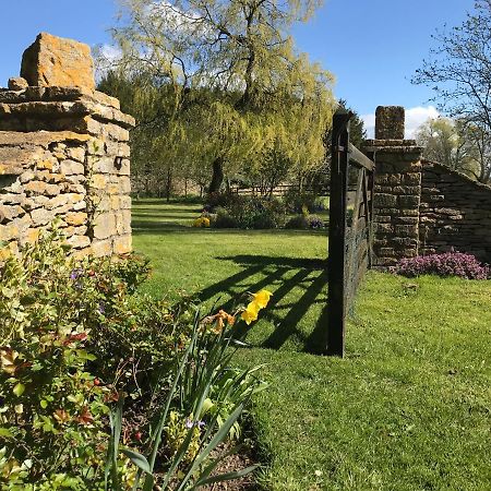 치펜햄 The Manor Farm Alderton 빌라 외부 사진