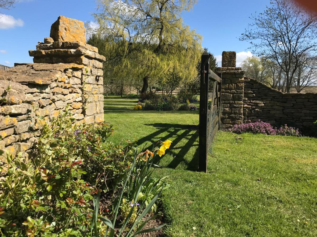 치펜햄 The Manor Farm Alderton 빌라 외부 사진