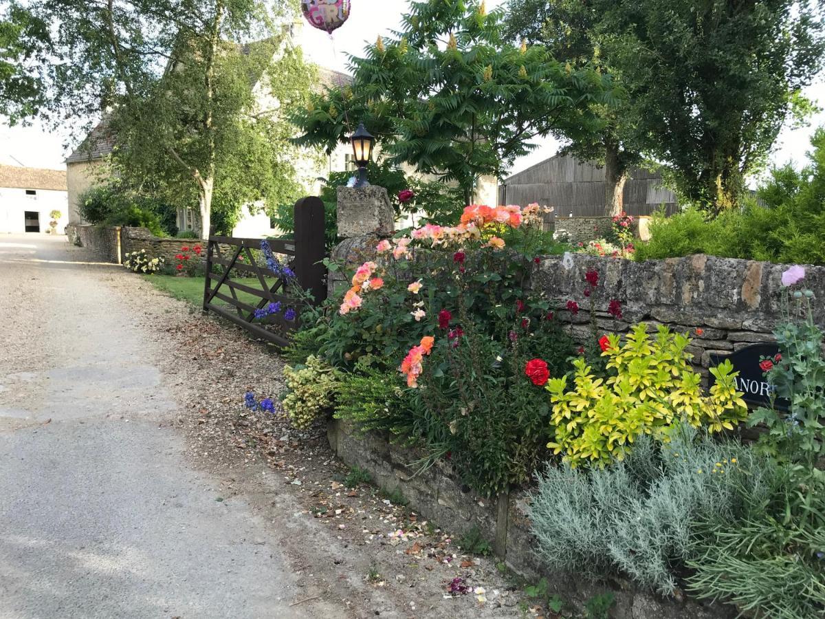치펜햄 The Manor Farm Alderton 빌라 외부 사진